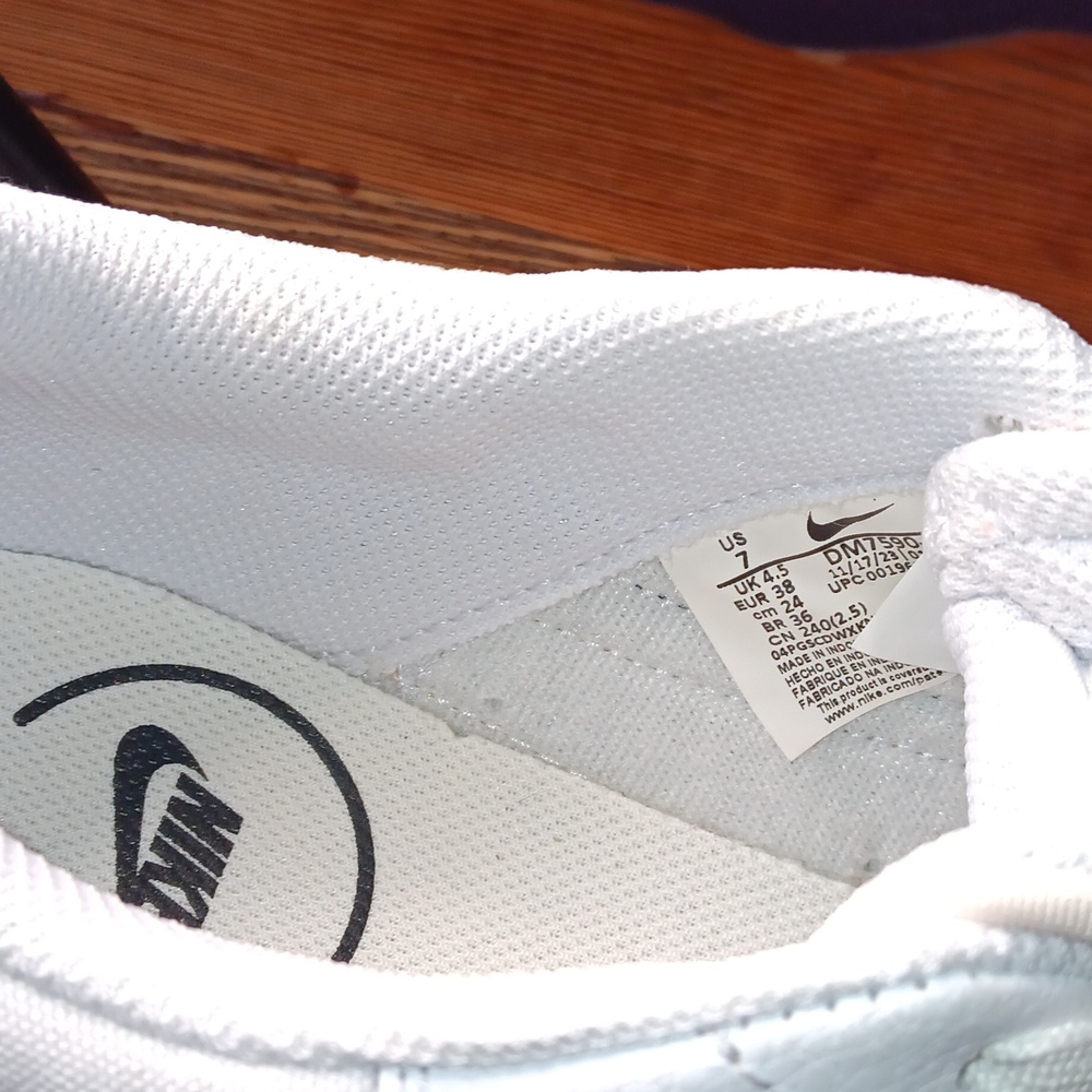 Nike Court Legacy Left White and Black Sneakers - Picture 2 of 11